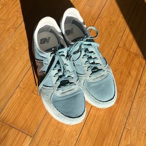 New Balance Light Blue and Silver Sneakers, like new. Size 8.5